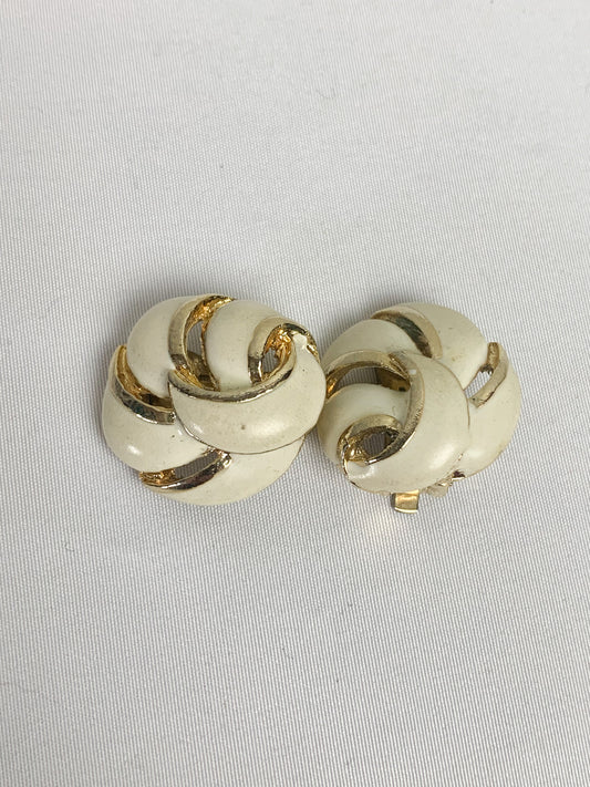 Boucles d'oreilles clips vintage rosace - Émail crème et doré